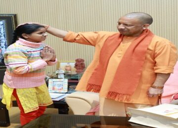 CM Yogi becomes a support for the deaf and dumb 'Khushi'
