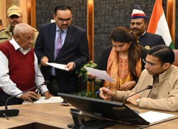 DM Savin Bansal listened to the problems of 102 people.