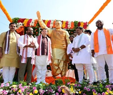 CM Dhami unveiled the statue of Atal Bihari Vajpayee