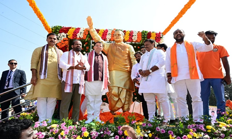 CM Dhami unveiled the statue of Atal Bihari Vajpayee