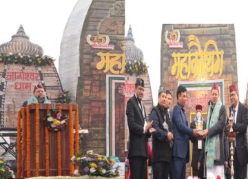 CM Dhami arrived at the 15th Uttarakhand Mahakauthik held in Noida.