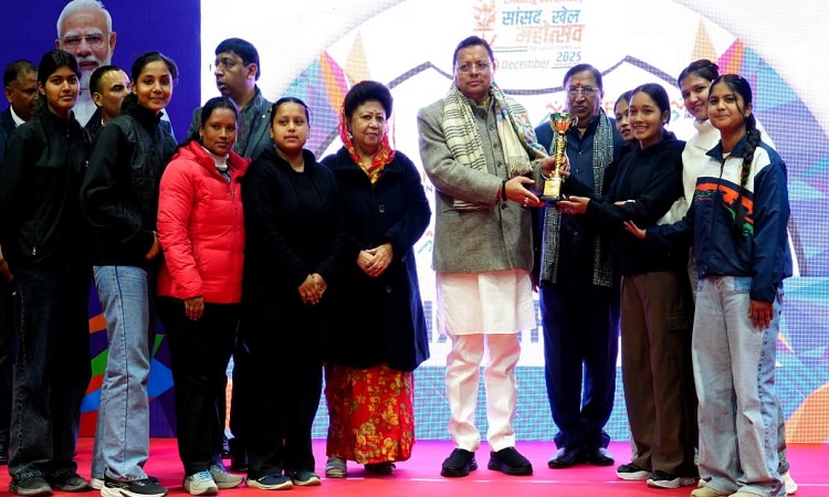 CM Dhami participated in the closing ceremony of the MP Sports Festival.