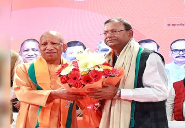 CM Yogi congratulated the newly elected state president Pankaj Chaudhary.