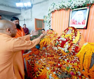 CM Yogi pays tribute to Dr. Ram Vilas Das Vedanti