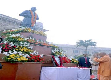 CM Yogi pays tribute to Chaudhary Charan Singh on his 123rd birth anniversary