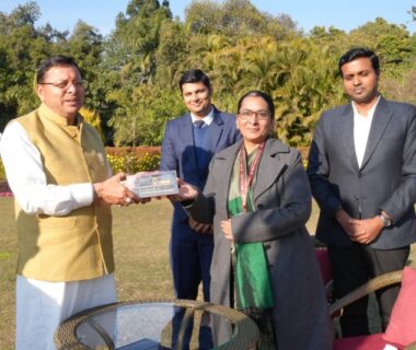 DRM, Moradabad Vinita Srivastava met CM Dhami.