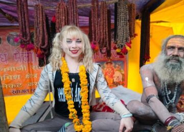 Lucrezia from Italy is performing Bhajan Kirtan at the Magh Mela