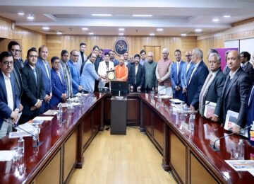 CM Yogi holds a special meeting with entrepreneurs.