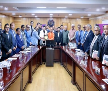 CM Yogi holds a special meeting with entrepreneurs.