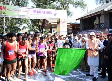 CM Dhami flagged off the 5 km run