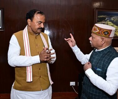 Keshav Maurya met Governor Shiv Pratap Shukla