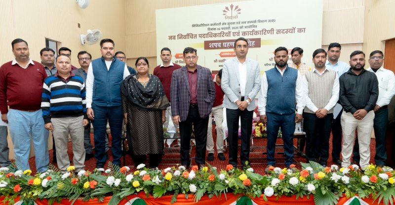 Director Information Vishal Singh administered the oath to the office bearers.