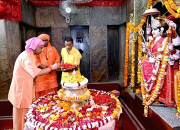 CM Yogi visited Maa Pateshwari