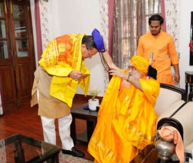 CM Dhami met Kedarnath Rawal.