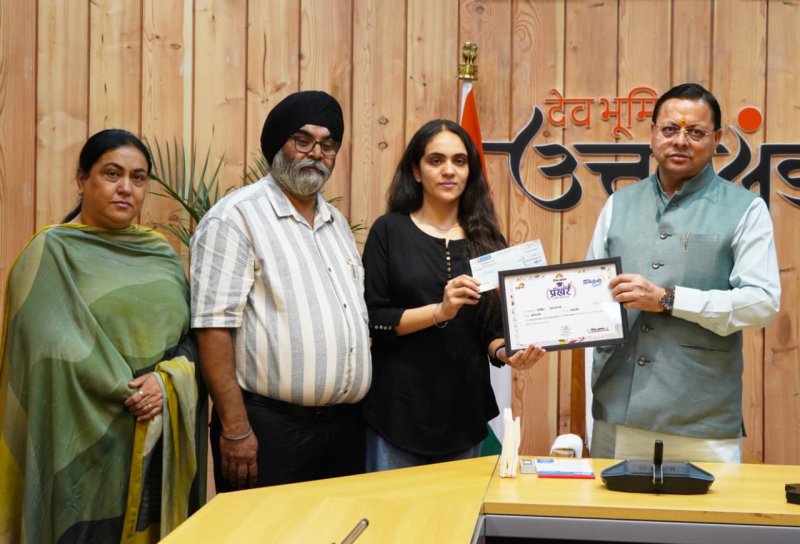 CM Dhami honored meritorious students