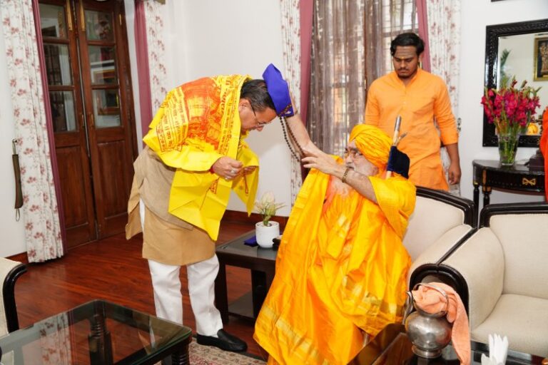 CM Dhami met Kedarnath Rawal.