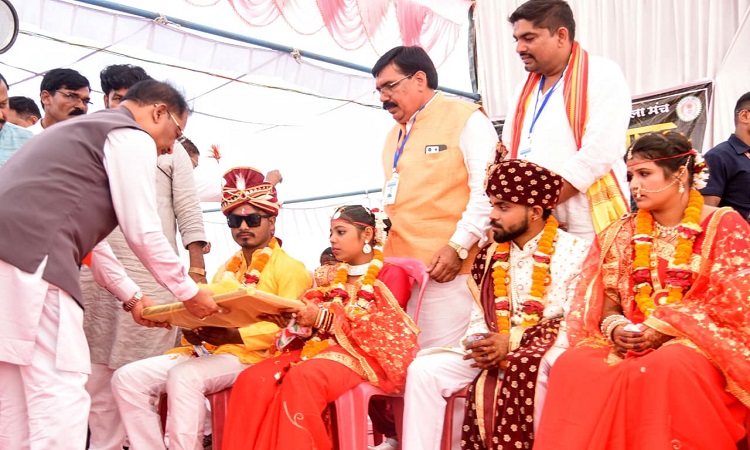 CM Vishnudev Sai blessed 13 newlyweds.