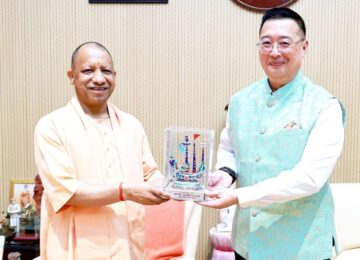 Singapore High Commissioner Simon Wong met CM Yogi.