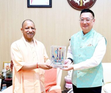 Singapore High Commissioner Simon Wong met CM Yogi.