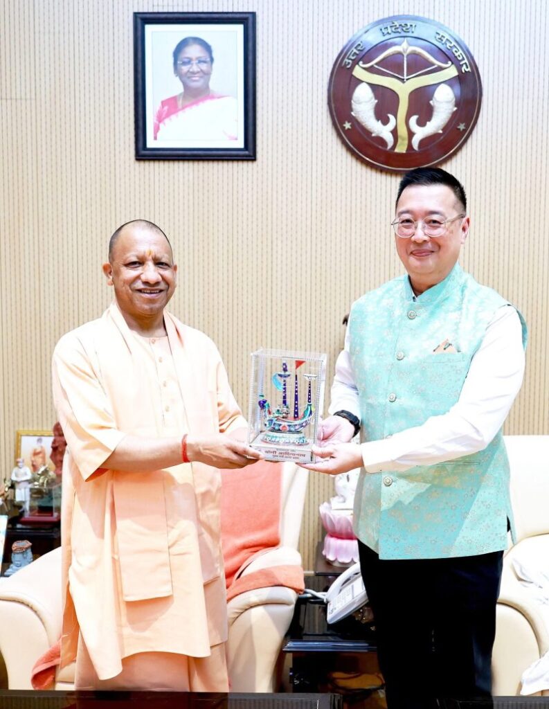 Singapore High Commissioner Simon Wong met CM Yogi.