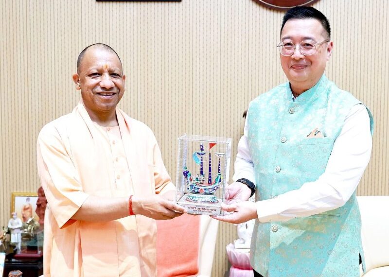 Singapore High Commissioner Simon Wong met CM Yogi.