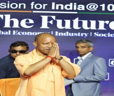 Yogi model praised at CII summit