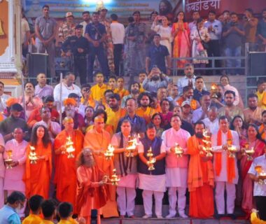 CM Dhami and Nitin Nabin performed Ganga Aarti