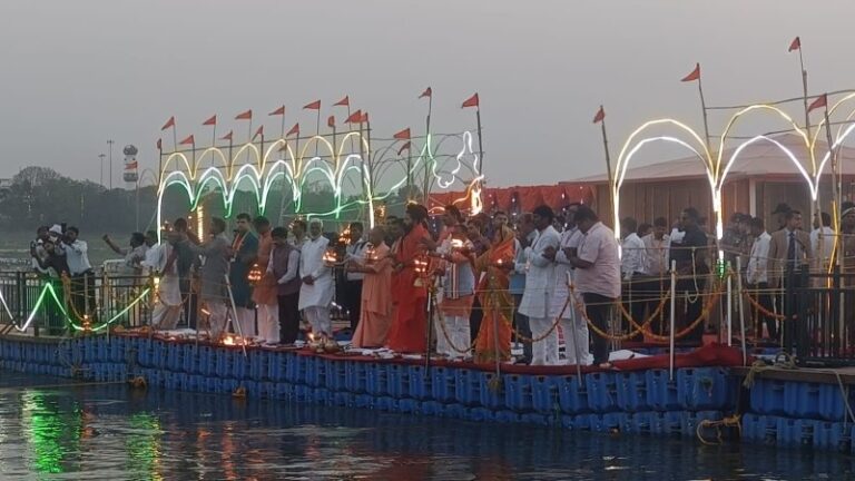 CM Yogi inaugurated Ganga Aarti on the floating jetty at Sangam.