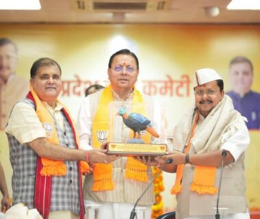 CM Dhami and Mahendra Bhatt felicitated Nitin Nabeen