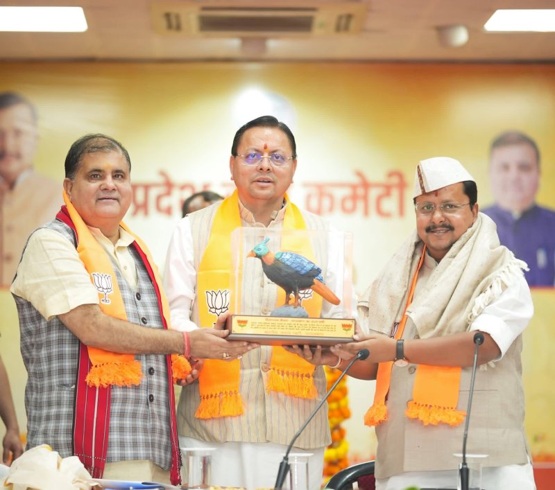 CM Dhami and Mahendra Bhatt felicitated Nitin Nabeen