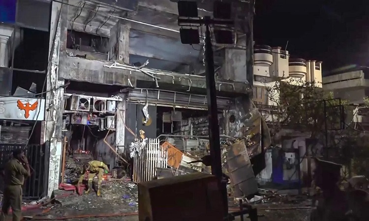 Lucknow-Firebrokeout-2