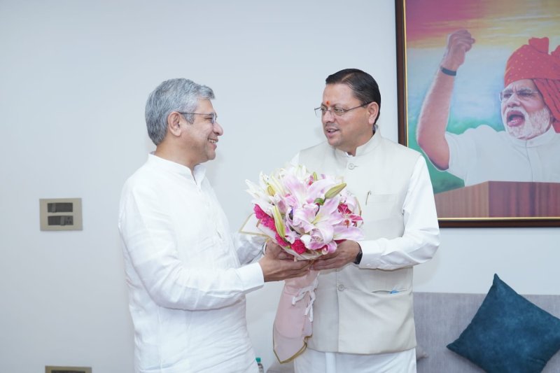 CM Dhami placed major proposals before the Railway Minister