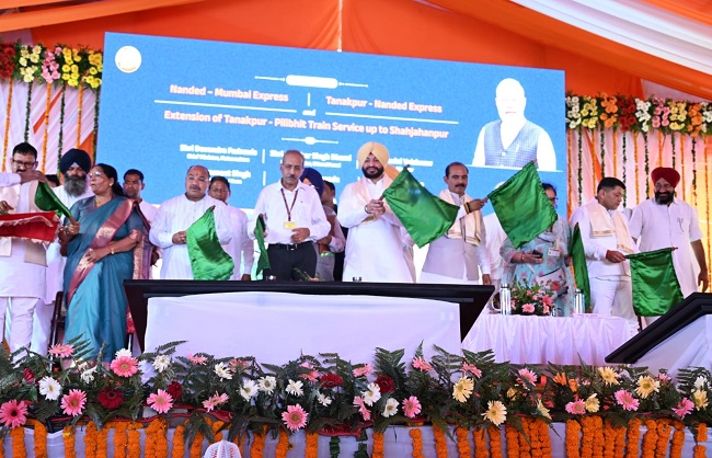 uk-Tanakpur-Nanded-Express-