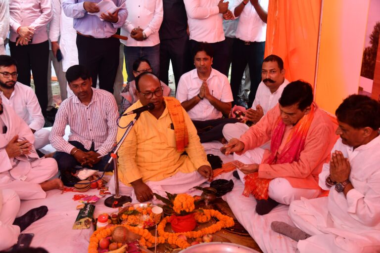 AK Sharma performed Bhoomi Pujan of the fifth modern civic convenience center
