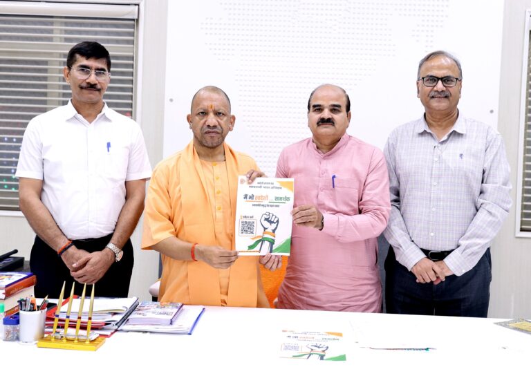 Dr. Rajiv Kumar met CM Yogi.