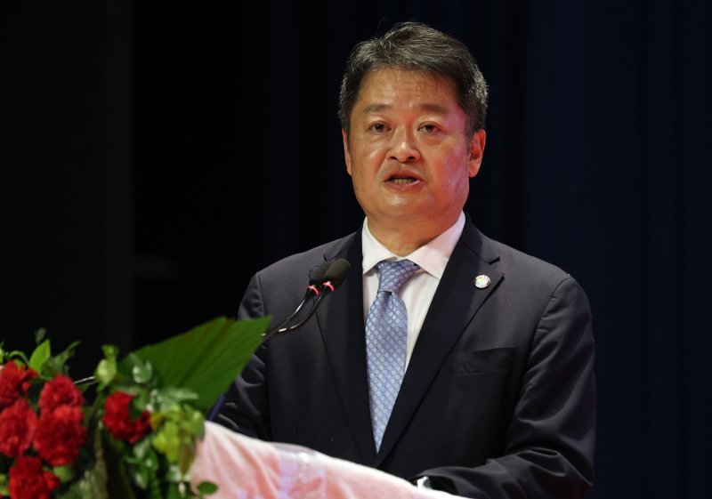 Governor-Kotaro-Nagasaki