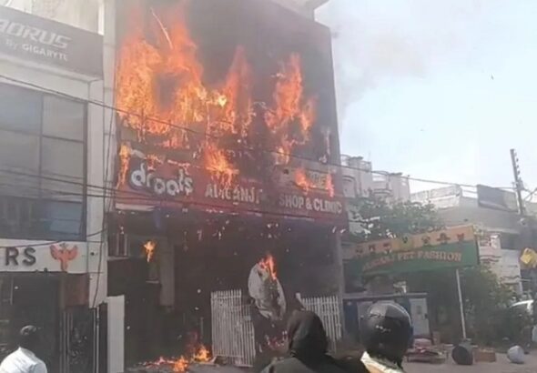 Lucknow-Firebrokeout-1