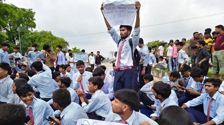 Lucknow-School-Protest
