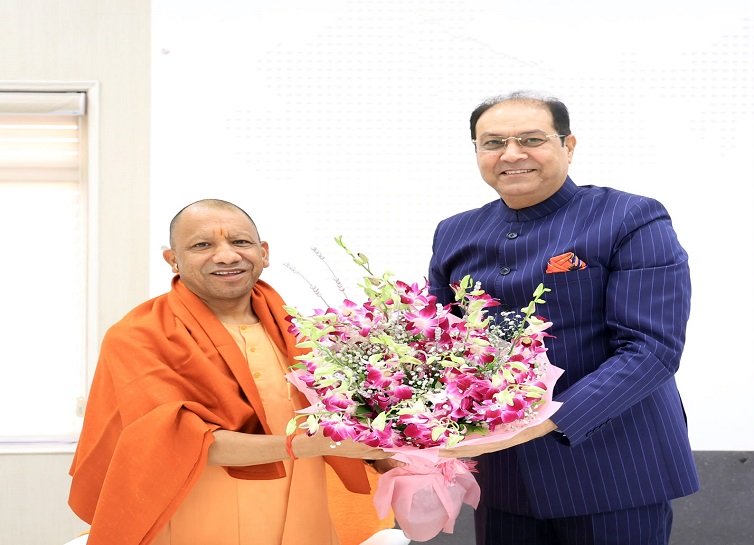 Mohsin Raza met CM Yogi
