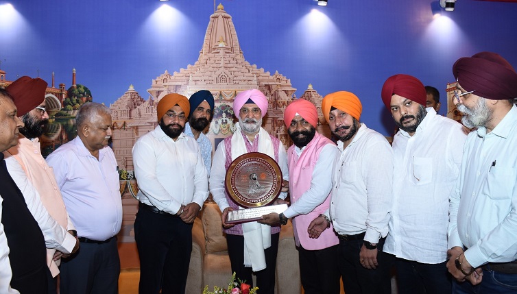 Parvinder Singh met Lieutenant Governor Sandhu